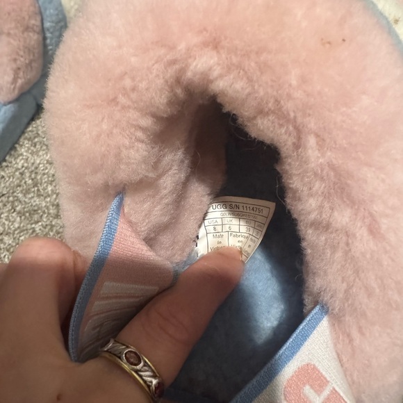 UGG Women's Pastel Fluff Yeah Slippers Size 8 - Picture 4 of 4